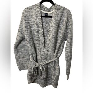 Gap Women's Gray Wrap Style Sweater - size‎ XL -
Classic - Cozy Cottagecore